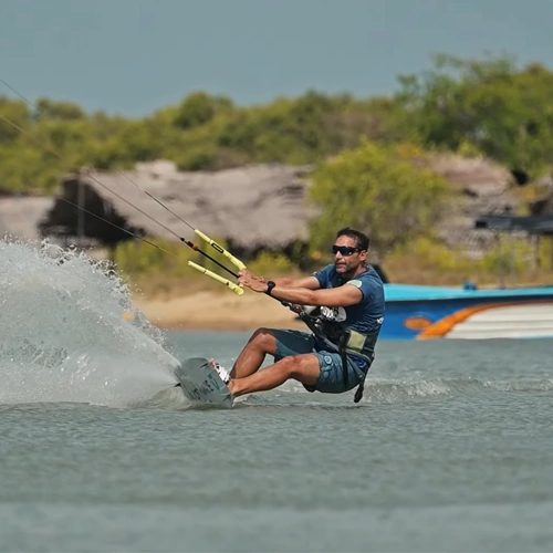 Kitesurfing in Kalpitiya